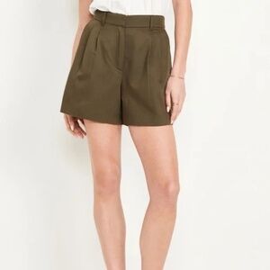 OLD NAVY Extra High-Waisted Taylor Trouser Shorts -- 5-inch inseam